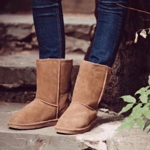 Minnetonka Tan Camel Suede Winter Boots - Size 6